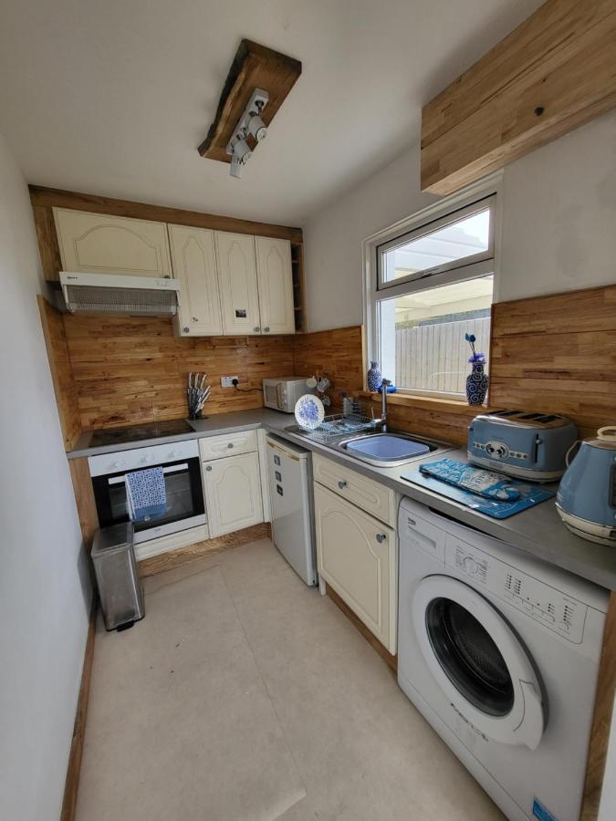 A Great Place For You And Your Dog To Stay Falmouth Exterior photo